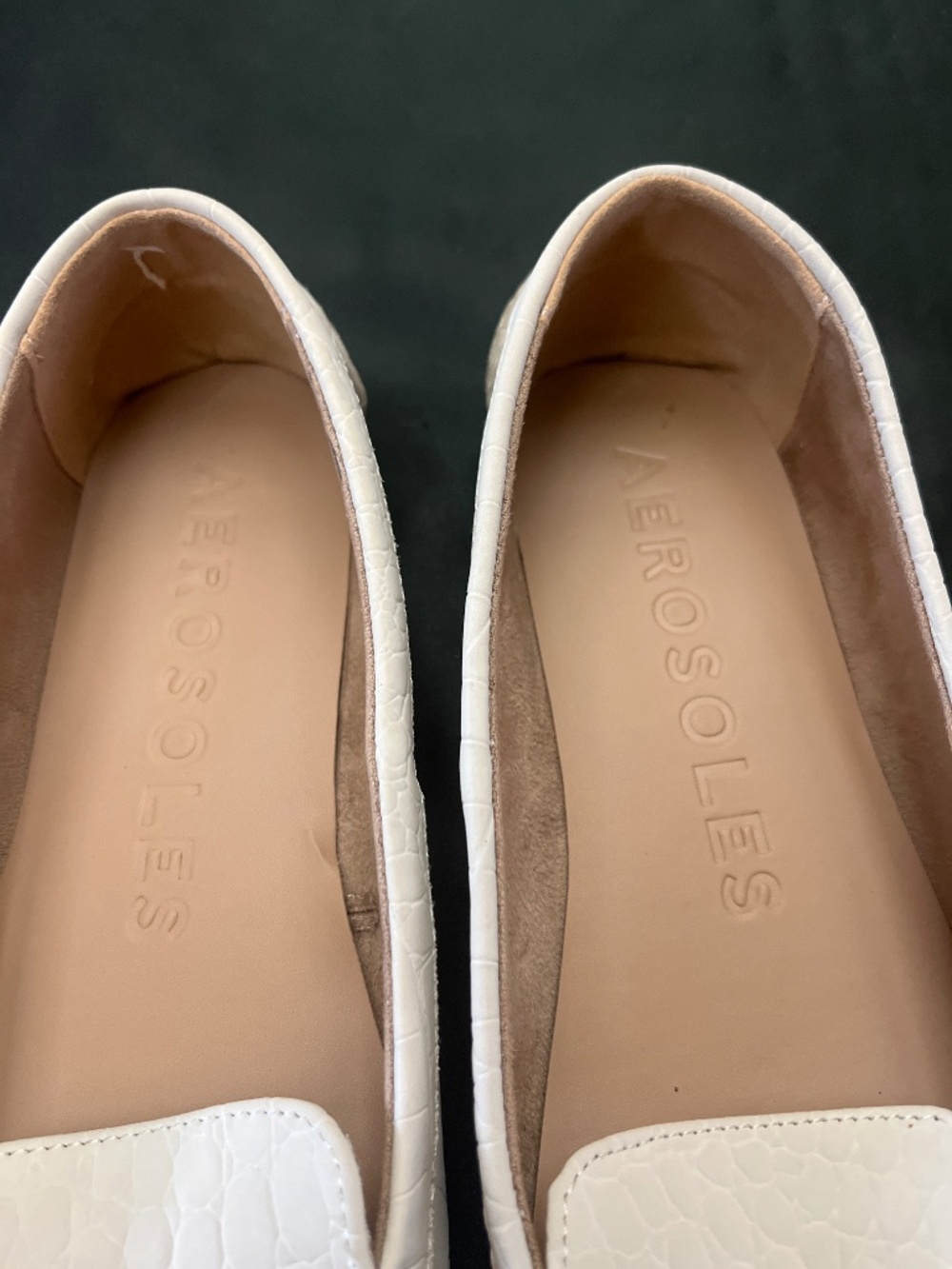 Like New Aerosole Cream/Taupe Croc Embossed Loafers.  Sz. 9M. - Picture 10 of 10